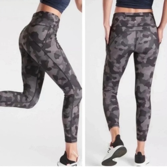 Athleta Lightning Camo 7/8 Tight Leggings Size XS - Picture 1 of 14